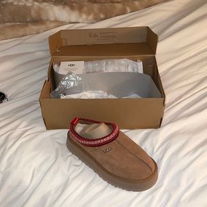 NWB Ugg tazz womens platform shoes size 7